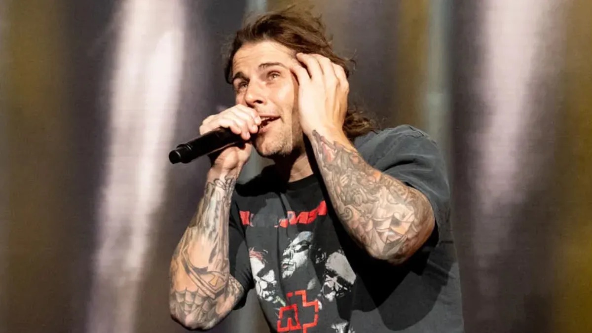 M. Shadows singing live on stage.